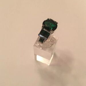 EMERALD GREEN LOOK (LAB CREATED) Ring AND silver Rhodium Plated SIZE 6